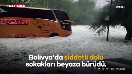 Bolivya'da şiddetli dolu sokakları beyaza bürüdü
