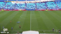 Écœurés par l'arbitrage, les supporters du club brésilien de Grêmio pètent totalement les plombs et envahissent le terrain pour détruire la VAR