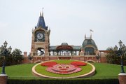 Shanghai Disneyland Locks Down, Tests Thousands of Parkgoers Amid COVID-19 Scare