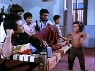 La danse de ce nain indien est juste géniale