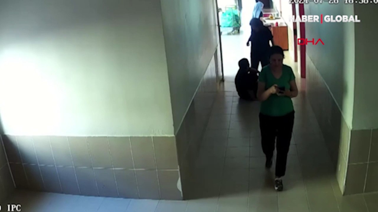 Rehabilitasyon merkezinde skandal! Engelli vatandaş sürünerek gitti kimse yardım etmedi