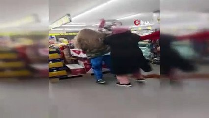 İki kadının markette 'maske takmama' kavgası; ürünler havada uçuştu