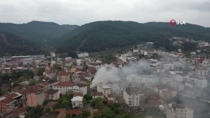 Son dakika... Tarihi ev yangını böyle görüntülendi