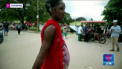 Embarazadas migrantes enfrentan kilómetros de camino bajo el sol
