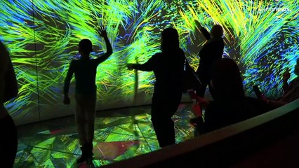 شاهد: معرض فني روسي يقدم للزائر فرصة إنتاج "توأمه الرقمي" بشكل مباشر