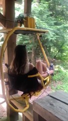 Tu peux faire du vélo suspendu en pleine forêt près de Montréal