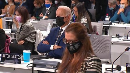 Tampak Kelelahan, Joe Biden Pejamkan Mata di COP26