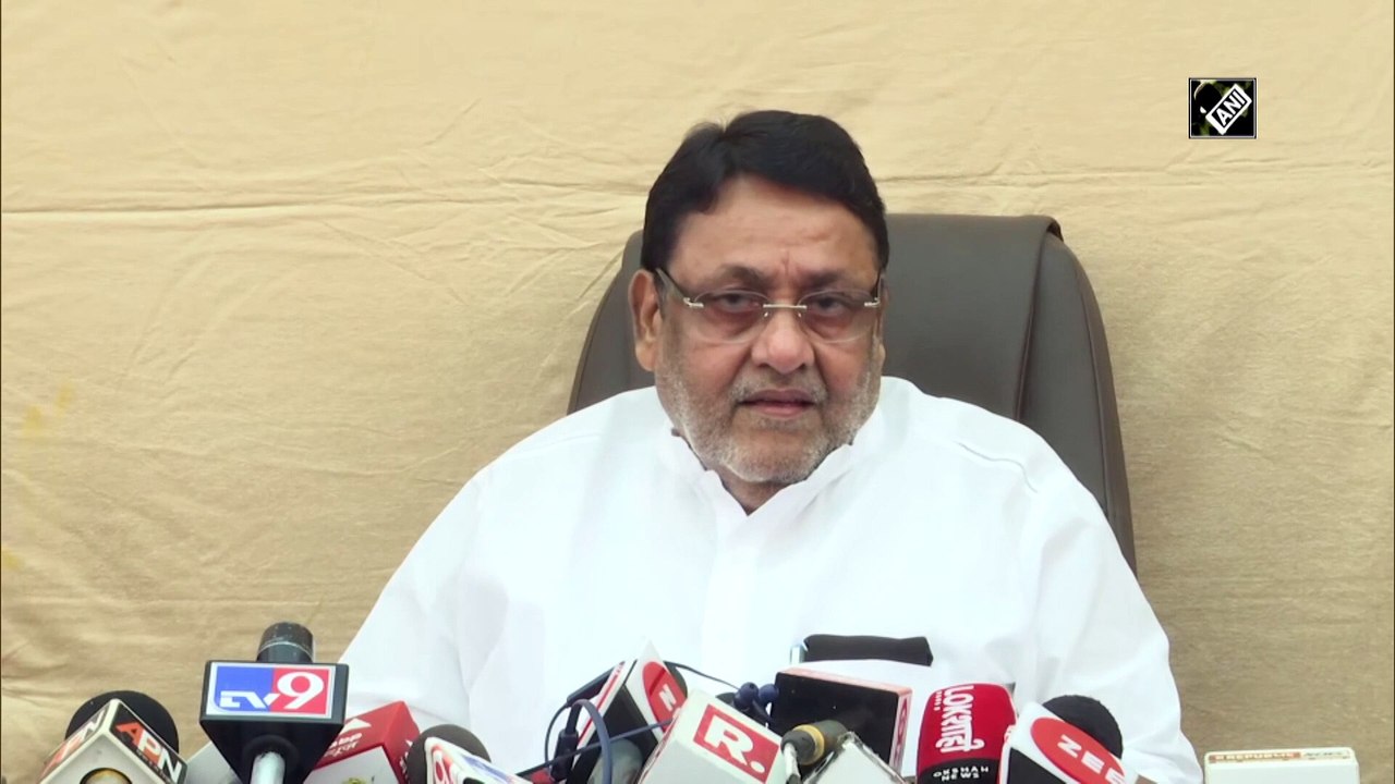 Devendra Fadnavis goes on to defend NCB officer: Nawab Malik
