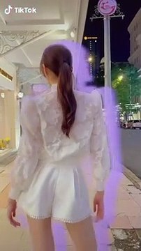 Hoa hậu Đỗ Thị Hà xinh xắn trong outfit của nhà thiết kế Lê Ngọc Lâm