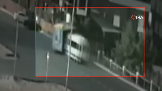 14 kişinin yaralandığı feci kaza güvenlik kamerasına yansıdı