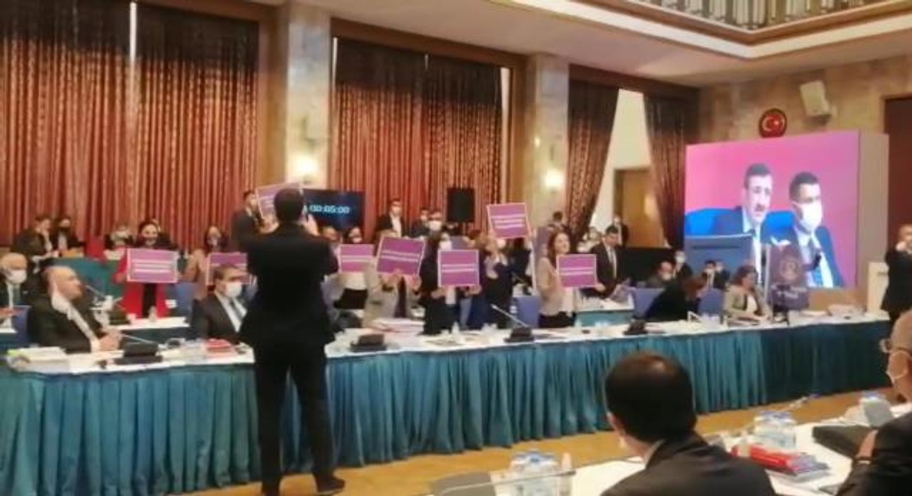 TBMM'de tansiyon yükseldi! HDP'lilerin açtığı pankarta AK Partili vekilden çok sert tepki: İçinizdeki tecavüzcüden kurtulun