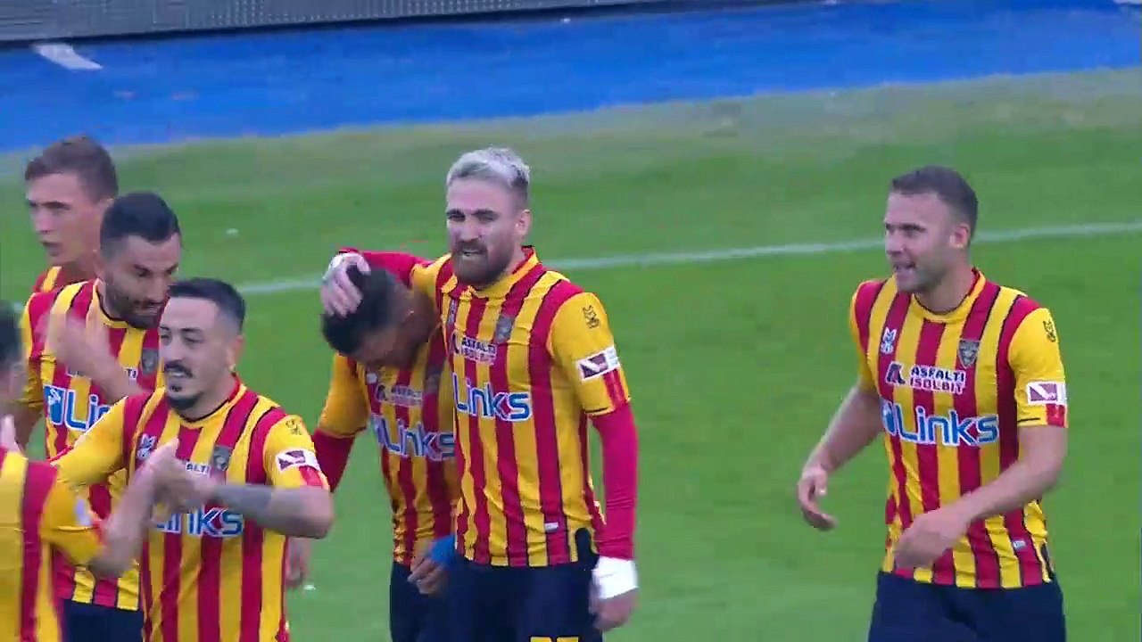 Lecce v Cosenza