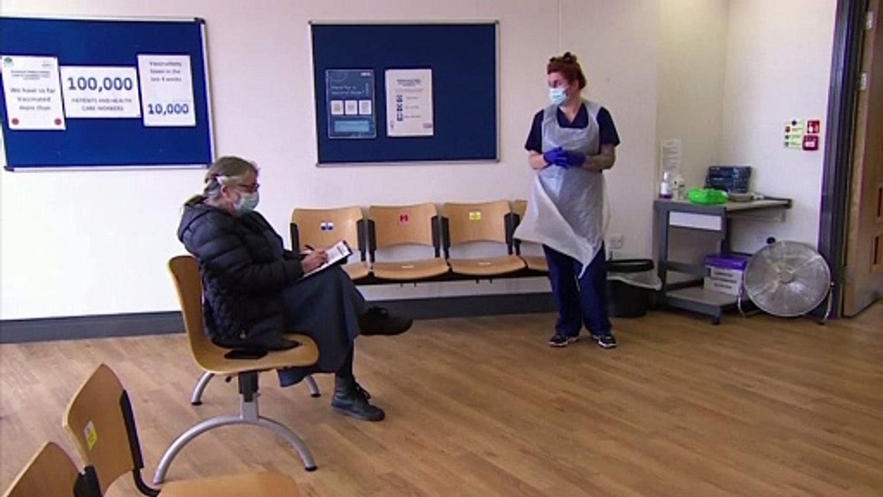 NHS workers give out booster jabs as Covid-19 cases rise