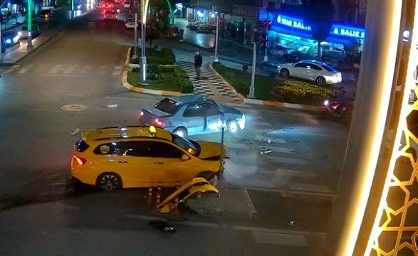Tokat'ta kavşakta yaşanan kazalar KGYS kameralarına böyle yansıdı