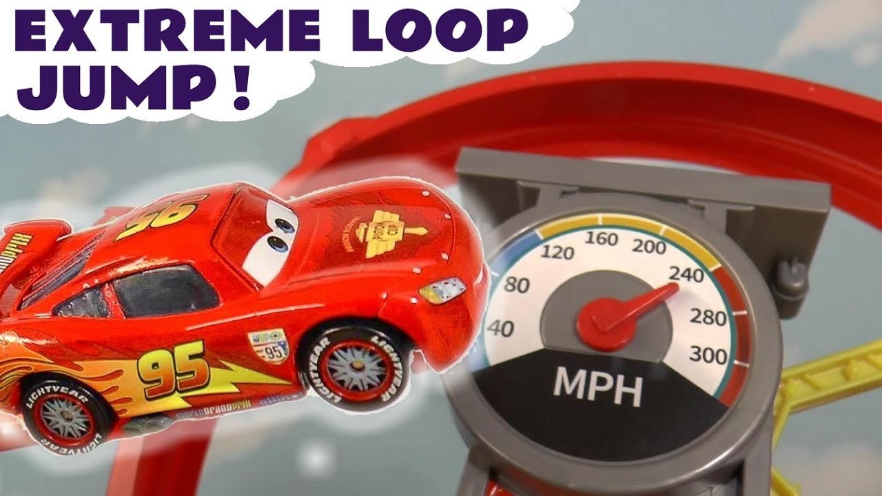 Disney Cars 3 Lightning McQueen Extreme Loop Jump in this Family ...