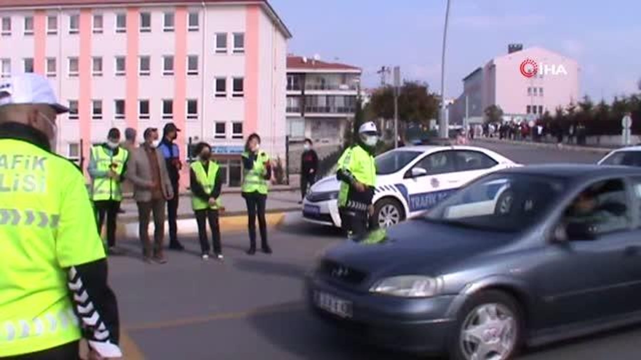Son dakika haberi... Ayvalık'ta polis ve öğrenc...