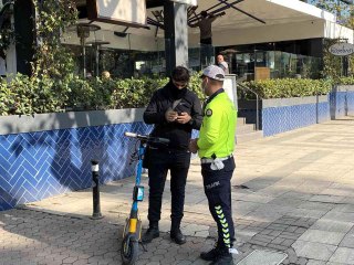 Kadıköy'de elektrikli scooter ve motosiklet denetimi gerçekleştirildi