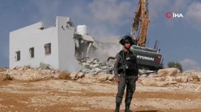 İsrail güçleri Filistinlilere ait evleri yıkmaya devam ediyor