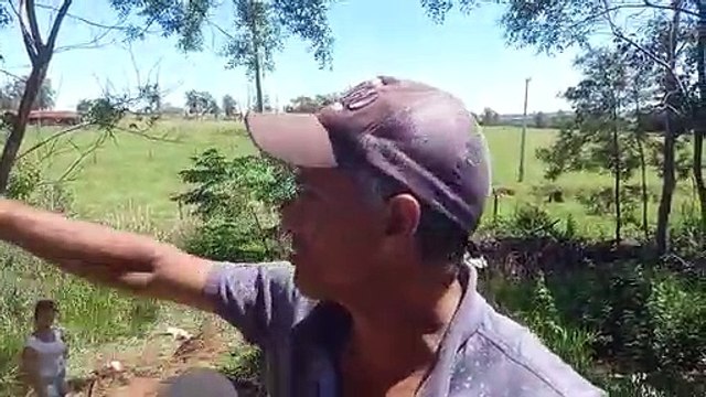 Três ficam feridos após veículo cair em ribanceira na PR-323, entre Perobal e Umuarama