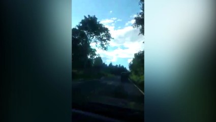 Vídeo mostra perseguição da PRE a motorista que dirigia embriagado e ziguezague na PR-180