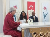 NİJERYALI DAMAT, NİKAHTA SANDALYE ÜZERİNE ÇIKARAK 'EVET' DEDİ