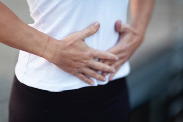 Astuce anti-stress : découvrez l'automassage du ventre en 2 minutes