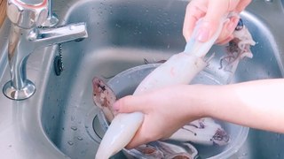 How to clean squid