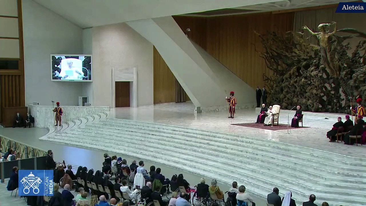 Pope: Fight the urge to gossip