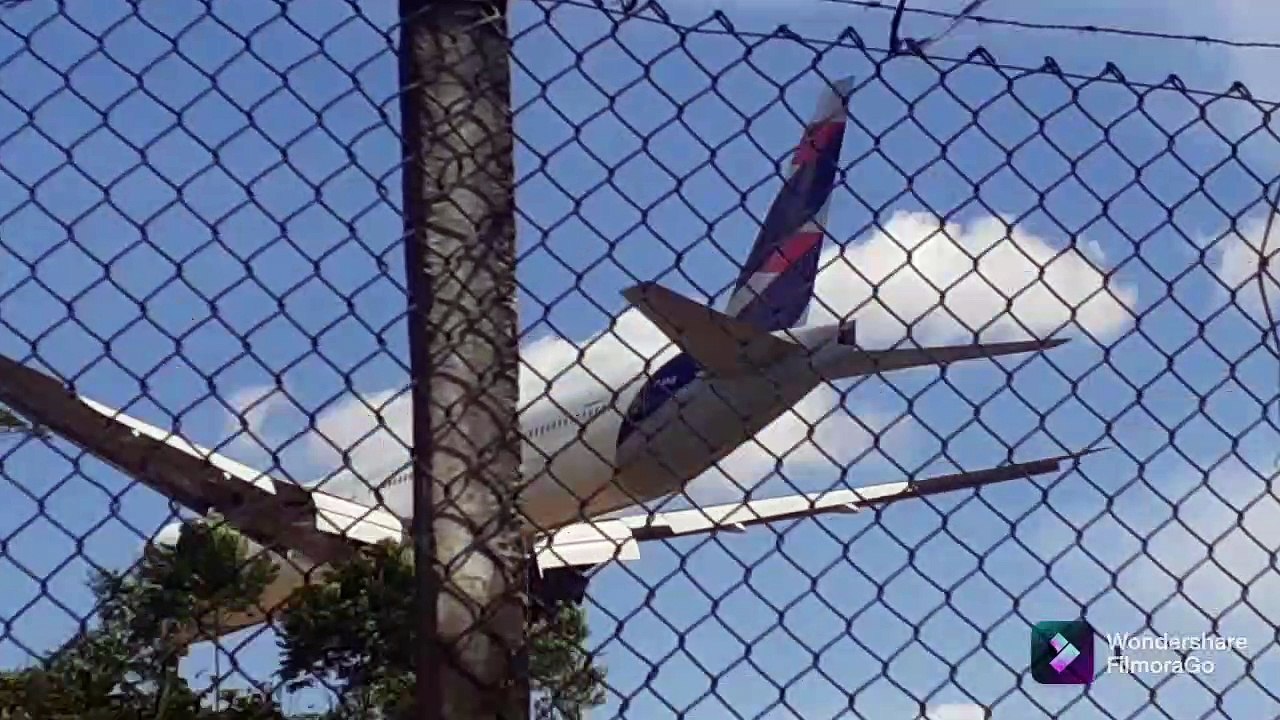 Boeing 777-300ER PT-MUB vindo de Guarulhos e Airbus A321 PT-MXF vindo de Fortaleza