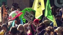 Glasow, le proteste contro l'ambientalismo di facciata alla COP26