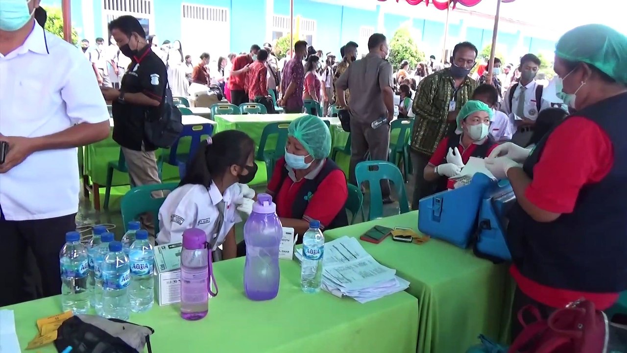 Kapolres Simalungun Tinjau Vaksinasi Massal TNI-POLRI di Yayasan Binaguna Tanah Jawa