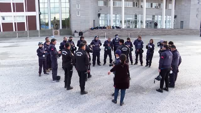 AA'nın savaş muhabirliği eğitiminde toplumsal olaylarda nasıl davranılacağı deneyimlendi