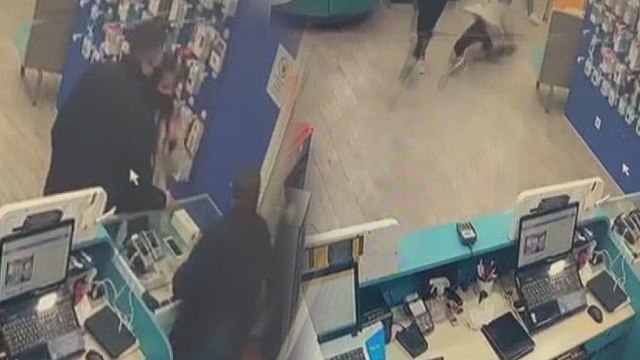 İstanbul’da telefonun fiyatını pahalı bulunca iş yeri sahibini vurdu