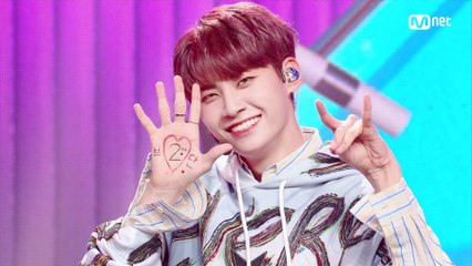 '이진혁'의 에너지 넘치는 'Work Work' 무대