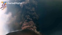 Así se produce un rayo en la nube de cenizas durante la erupción de La Palma