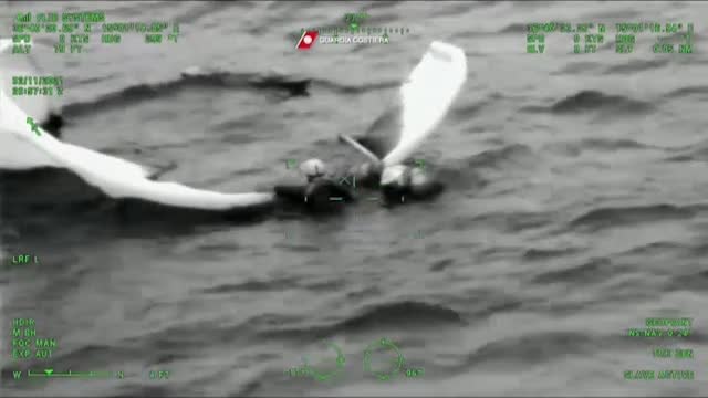 La guardia costera italiana rescata a un kitesurfista en apuros en Sicilia