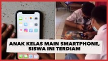 Semua Anak di Kelas Main Smartphone, Siswa ini Hanya Bisa Terdiam Sambil Pegang ini