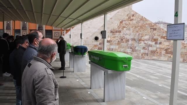 Sen Sivas'ı seyret yar ben de seni türküsü öksüz kaldı