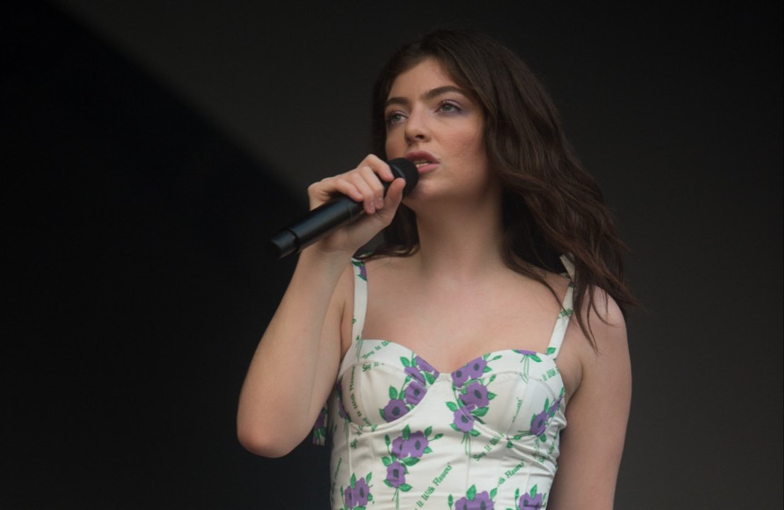 Lorde dévoile le clip écolo de "Fallen Fruit"