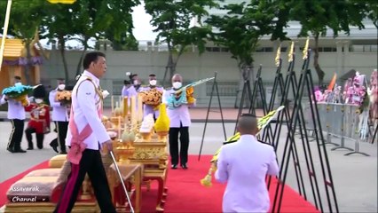 ในหลวง พระราชินี เจ้าฟ้าพัชรกิติยาภา เจ้าฟ้าสิริวัณณวรี เจ้าคุณพระสินีนาฏทรงวางพวงมาลา วันปิยมหาราช