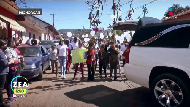 Sepultan a los 11 hombres masacrados en Tangamandapio, Michoacán