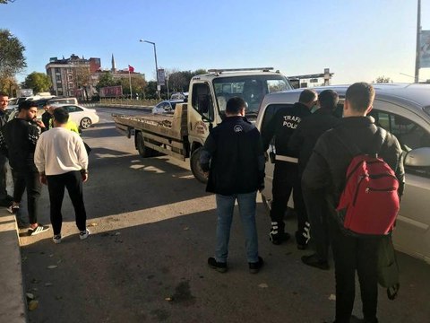 Son dakika haberi: Kendisini durduran polise mukavemet gösteren sürücü gözaltına alındı
