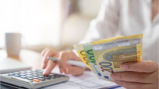 Handicapé à vie après avoir combattu un incendie, un soldat est sommé de rembourser à l’État 49.000 euros trop perçus