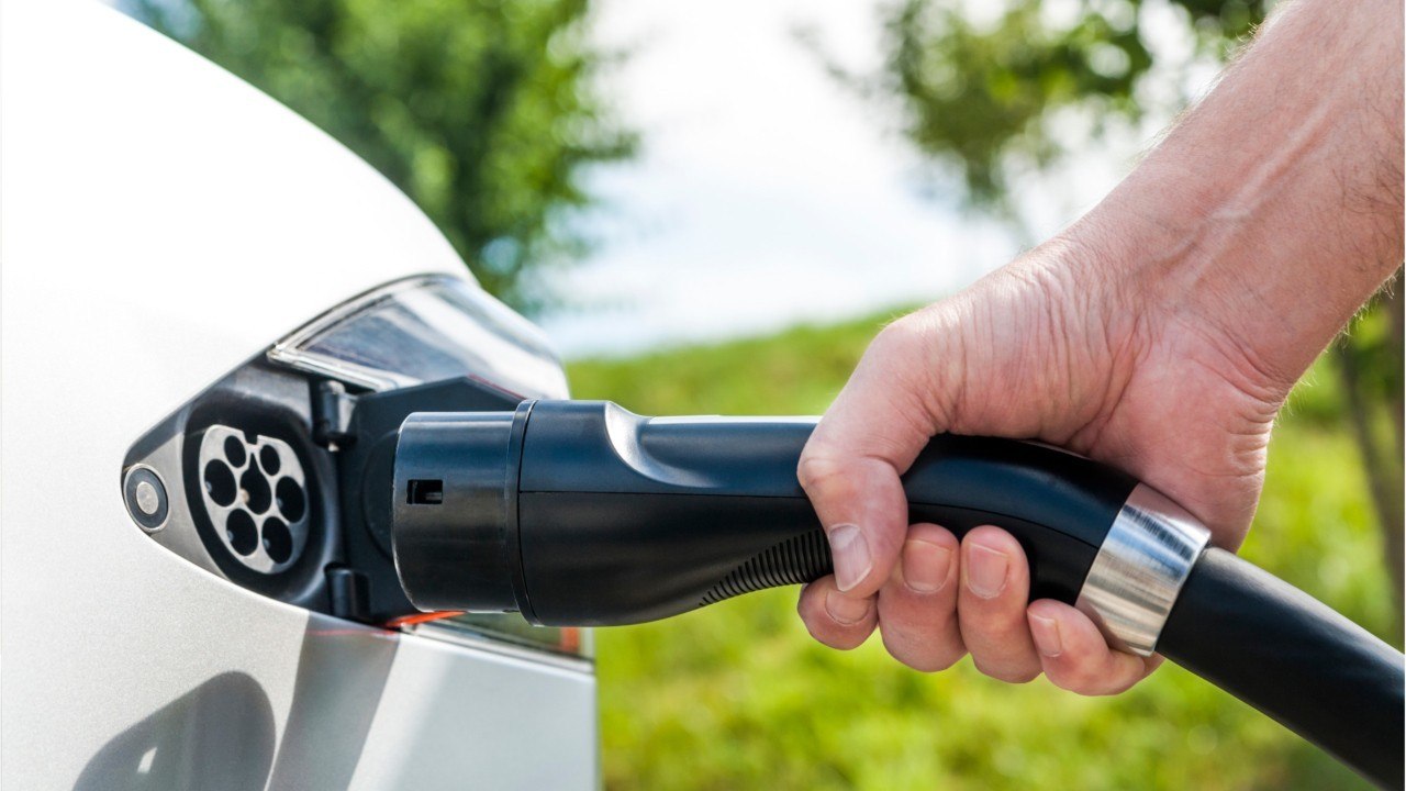 Voiture électrique : Enedis présente un dispositif permettant la recharge simultanée de 250 véhicules !