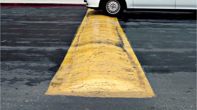 Ralentisseurs illégaux : “l’Etat doit siffler la fin de la récréation”