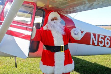 Ride in a Retro Plane With Santa in the Ozarks This Holiday Season