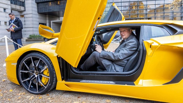 Adjugé, vendu » : La vente de dix véhicules de luxe saisis par la justice  rapporte 175 500 €