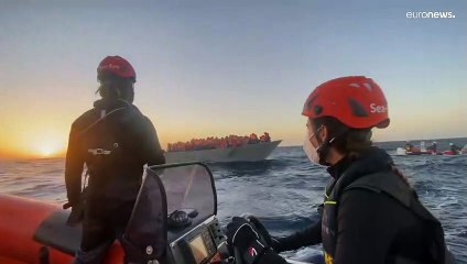 Illegális bevándorlókat mentett egy civil hajó a Földközi-tengeren