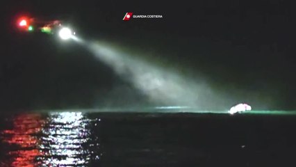 Catania, surfista in difficolta' salvato dalla Guardia costiera