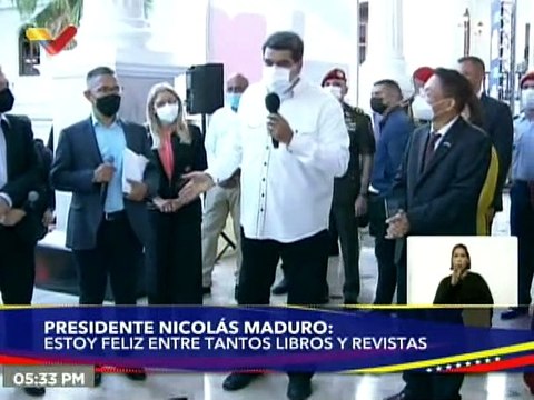Pdte. Maduro: Aquí tenemos 100 nuevos libros que vamos a bautizar y entregar a los lectores